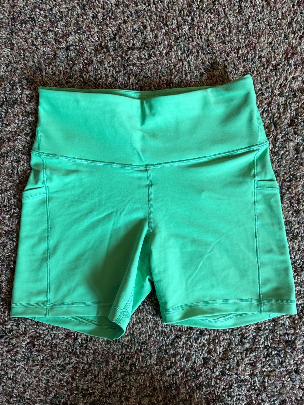 Athleta Bright Green Interval Stash 5” Interval - Medium
